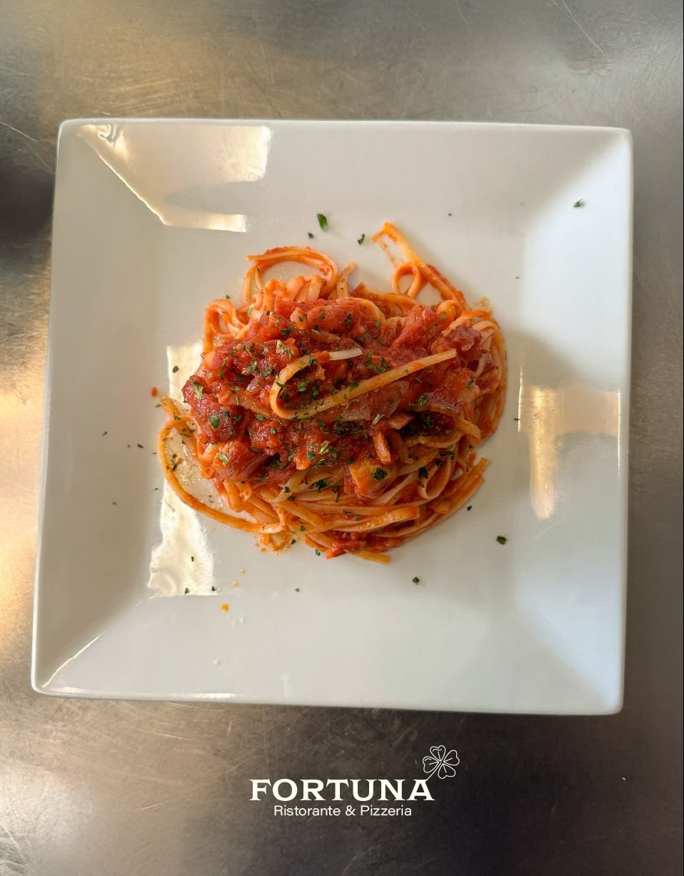 Linguine with tomato sauce